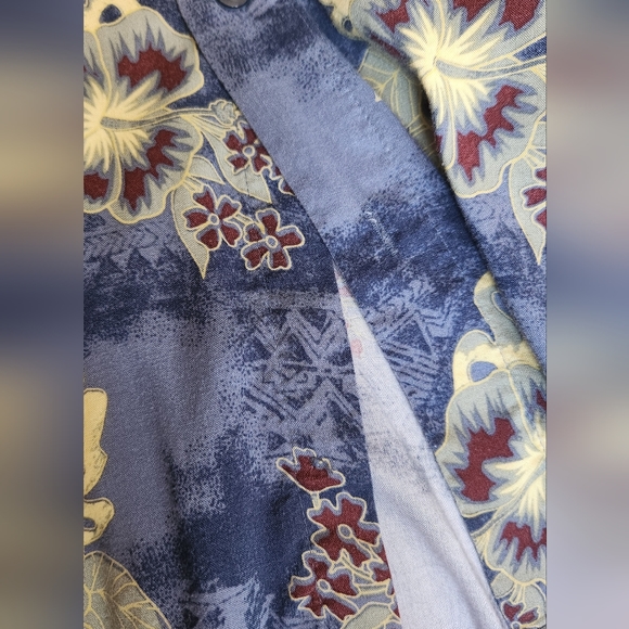 UnTied Men's Rayon Medium Button Down - Picture 10 of 10